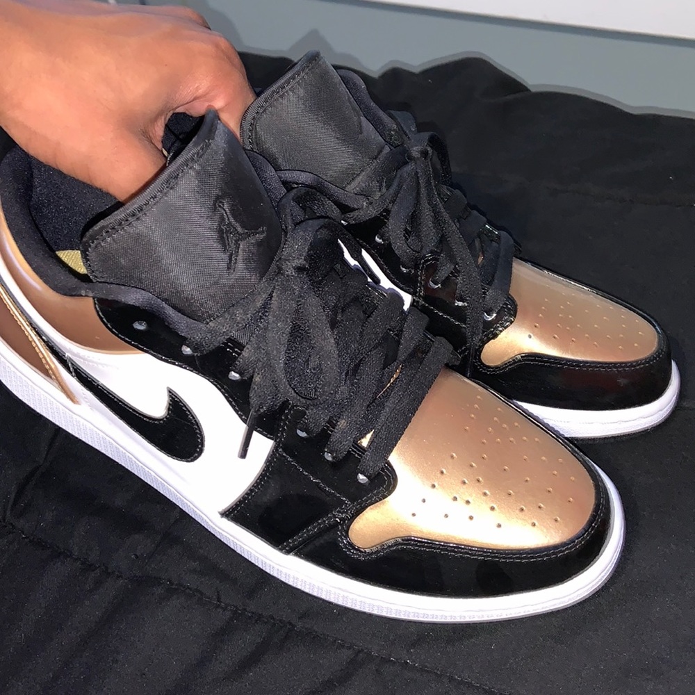 Jordan 1 (Gold Toe)